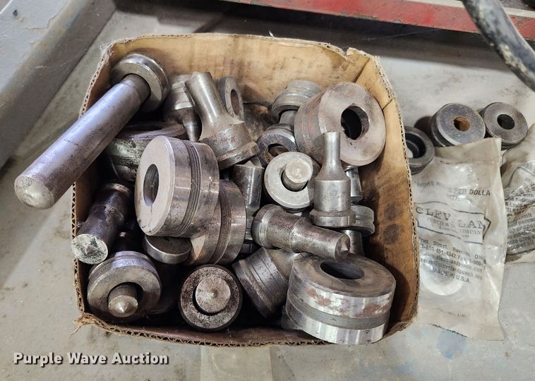 image for item JB9784 Nitto Kohki HPD-05  hydraulic punch