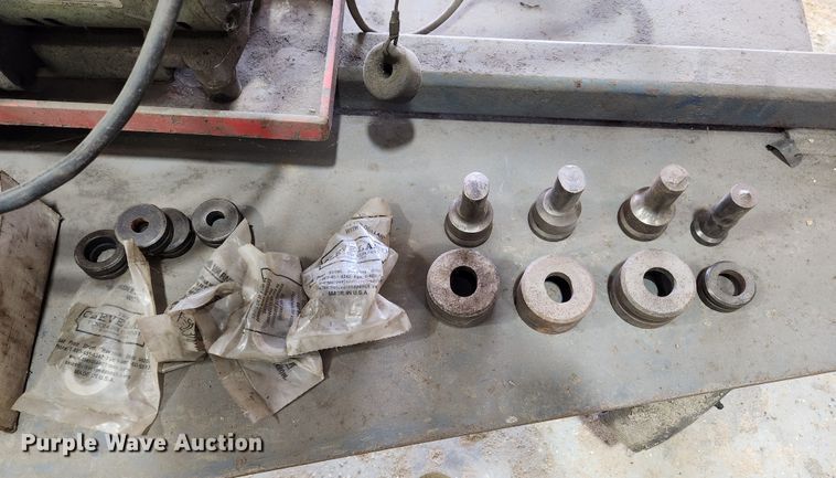 image for item JB9784 Nitto Kohki HPD-05  hydraulic punch