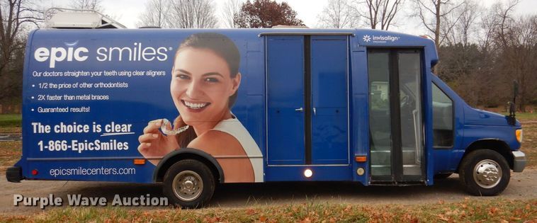 image for item JL9780 1997 Ford E450  shuttle bus