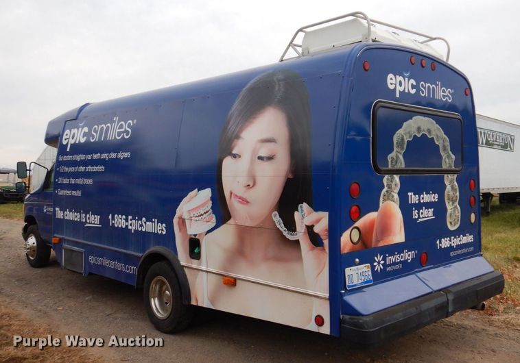 image for item JL9780 1997 Ford E450  shuttle bus