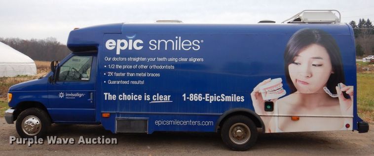 image for item JL9780 1997 Ford E450  shuttle bus