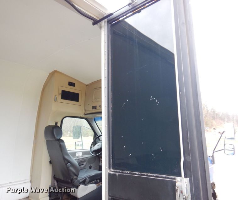 image for item JL9780 1997 Ford E450  shuttle bus