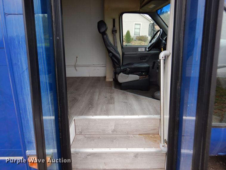 image for item JL9780 1997 Ford E450  shuttle bus