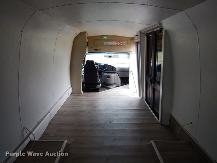 image for item JL9780 1997 Ford E450  shuttle bus