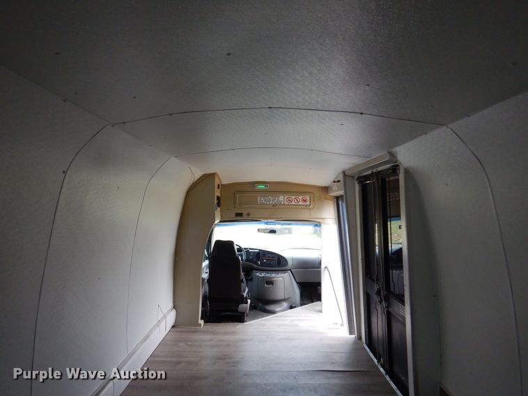 image for item JL9780 1997 Ford E450  shuttle bus