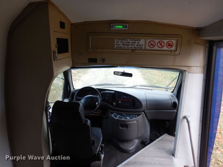 image for item JL9780 1997 Ford E450  shuttle bus