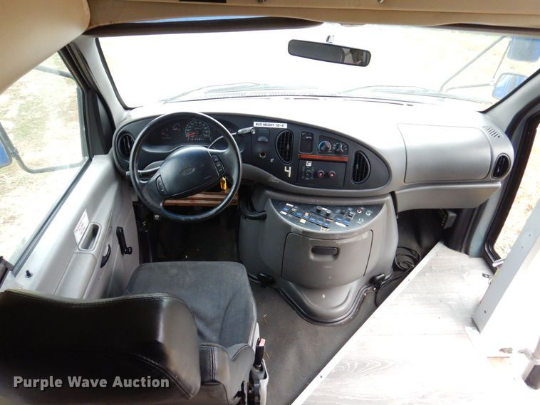 image for item JL9780 1997 Ford E450  shuttle bus