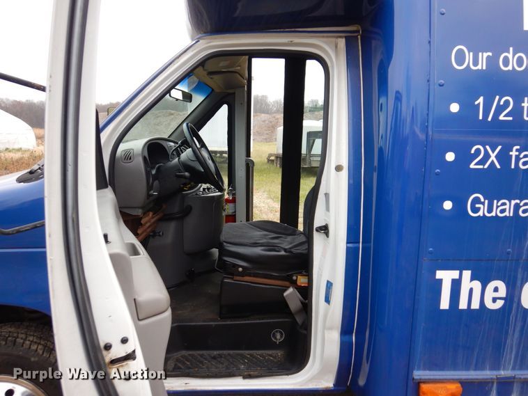 image for item JL9780 1997 Ford E450  shuttle bus