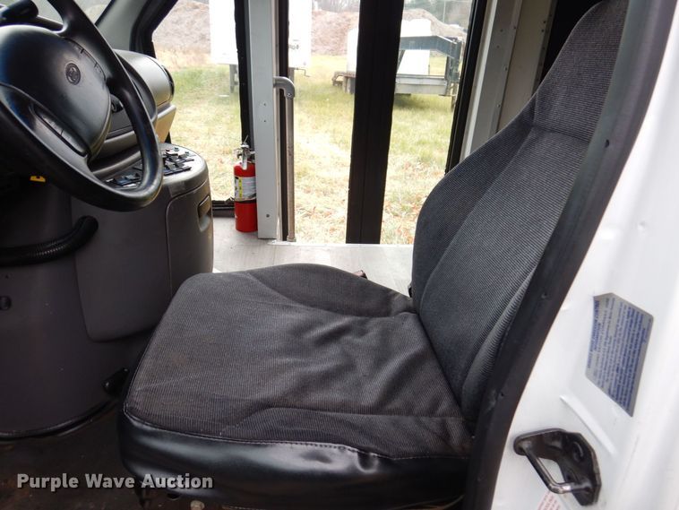 image for item JL9780 1997 Ford E450  shuttle bus