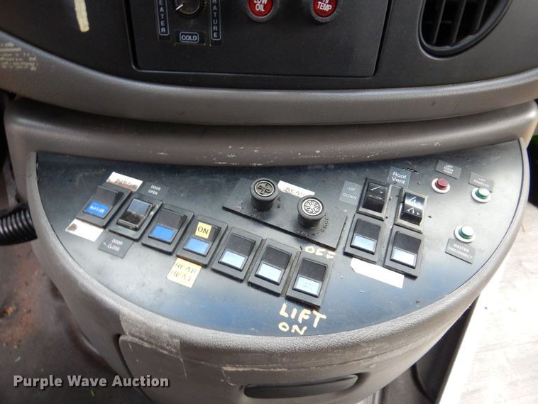 image for item JL9780 1997 Ford E450  shuttle bus