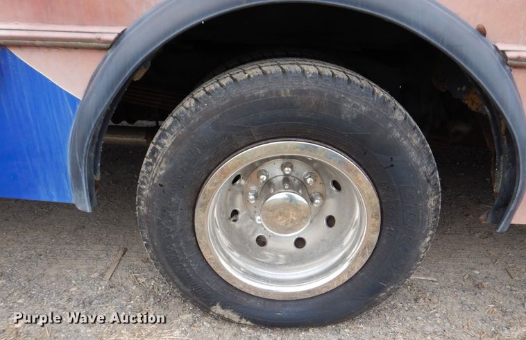 image for item JL9780 1997 Ford E450  shuttle bus