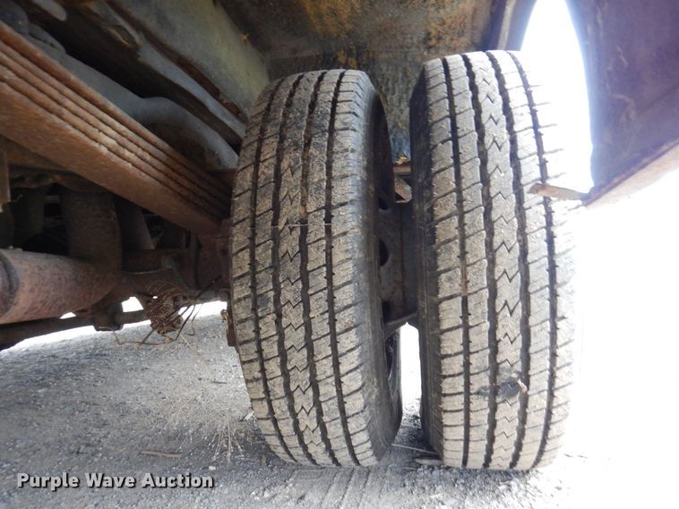 image for item JL9780 1997 Ford E450  shuttle bus