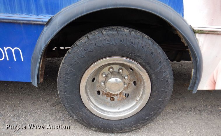 image for item JL9780 1997 Ford E450  shuttle bus