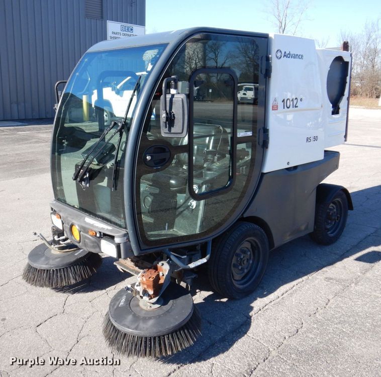 image for item JL9782 2010 Nilfisk Advance RS501  street sweeper