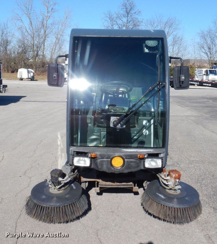 image for item JL9782 2010 Nilfisk Advance RS501  street sweeper
