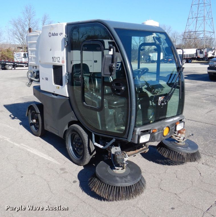 image for item JL9782 2010 Nilfisk Advance RS501  street sweeper