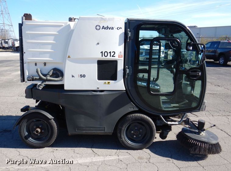 image for item JL9782 2010 Nilfisk Advance RS501  street sweeper