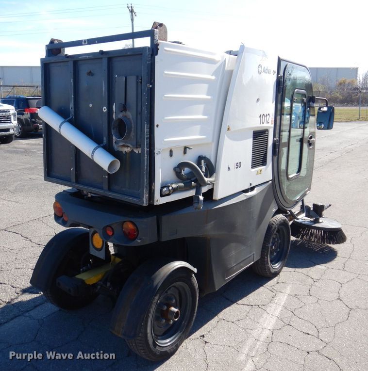 image for item JL9782 2010 Nilfisk Advance RS501  street sweeper