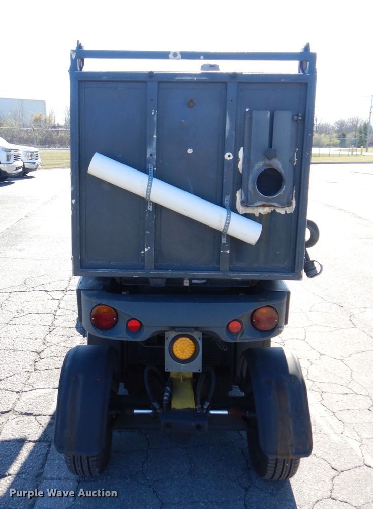 image for item JL9782 2010 Nilfisk Advance RS501  street sweeper