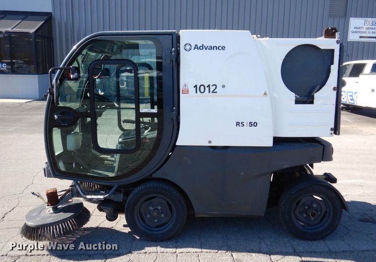 image for item JL9782 2010 Nilfisk Advance RS501  street sweeper
