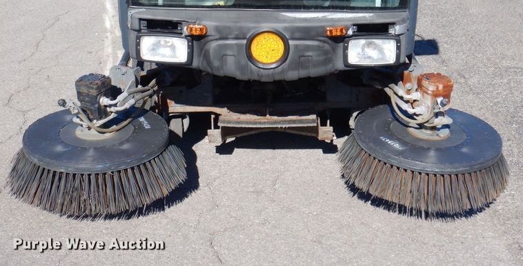 image for item JL9782 2010 Nilfisk Advance RS501  street sweeper