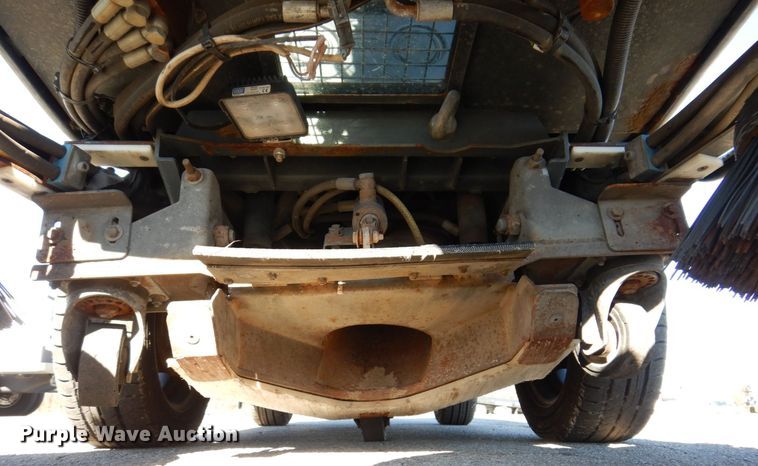 image for item JL9782 2010 Nilfisk Advance RS501  street sweeper