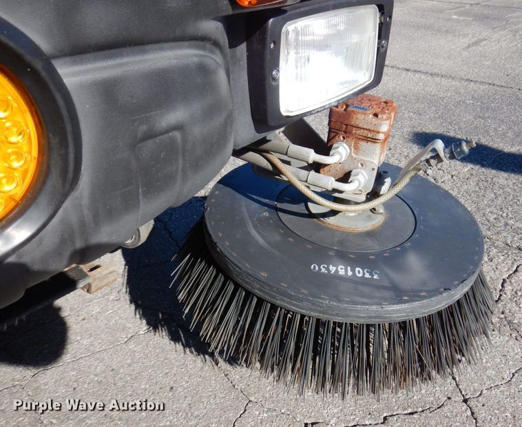 image for item JL9782 2010 Nilfisk Advance RS501  street sweeper