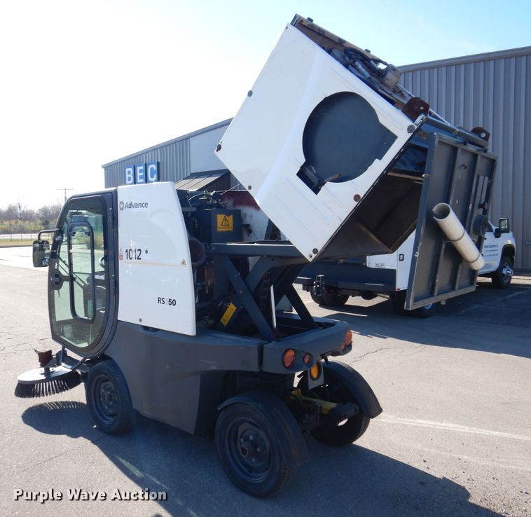 image for item JL9782 2010 Nilfisk Advance RS501  street sweeper