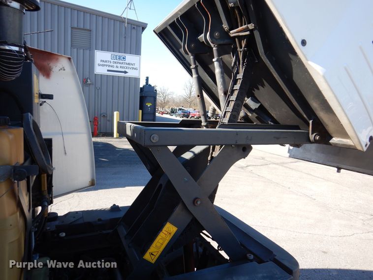 image for item JL9782 2010 Nilfisk Advance RS501  street sweeper