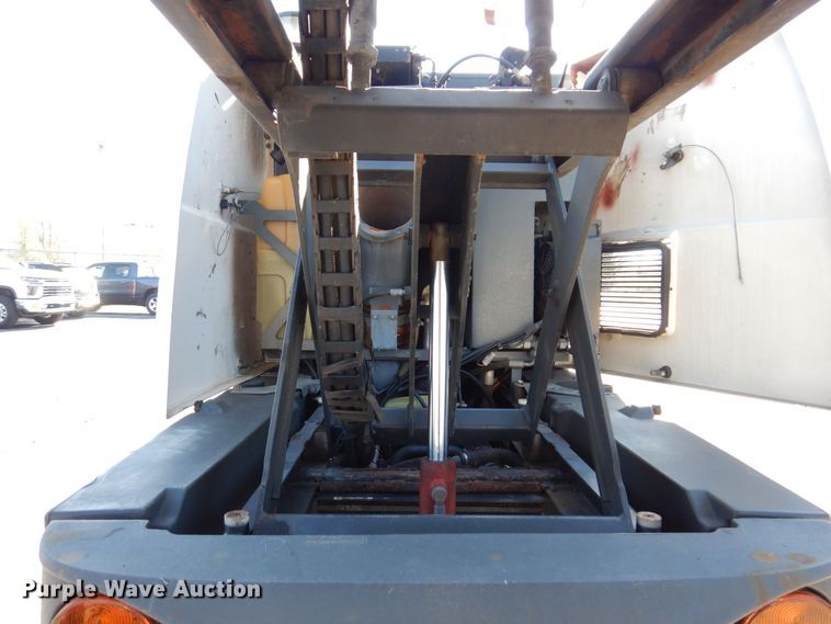 image for item JL9782 2010 Nilfisk Advance RS501  street sweeper