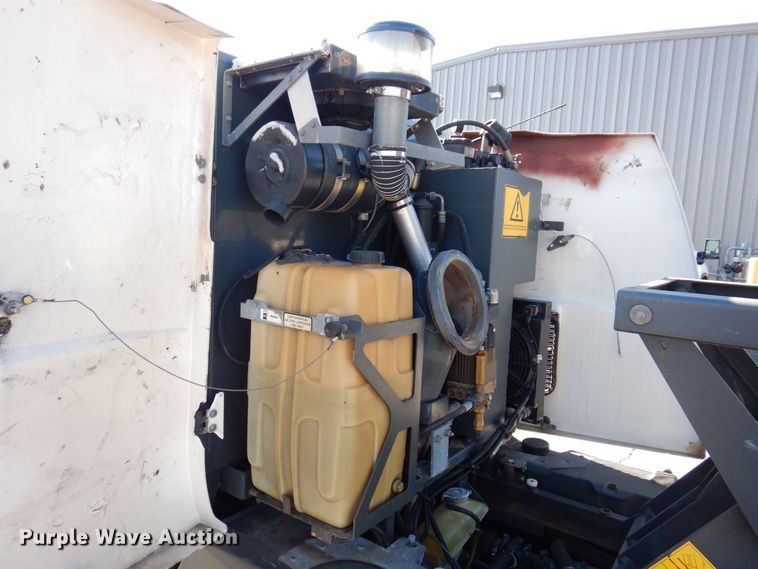 image for item JL9782 2010 Nilfisk Advance RS501  street sweeper