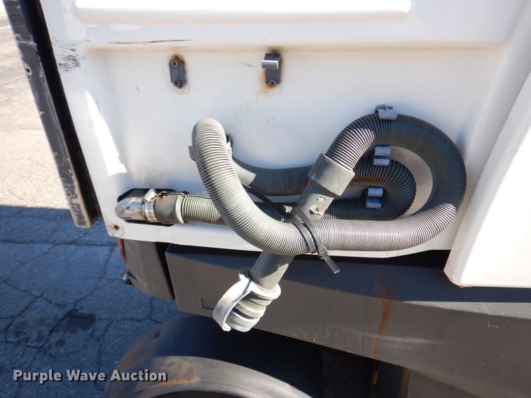 image for item JL9782 2010 Nilfisk Advance RS501  street sweeper