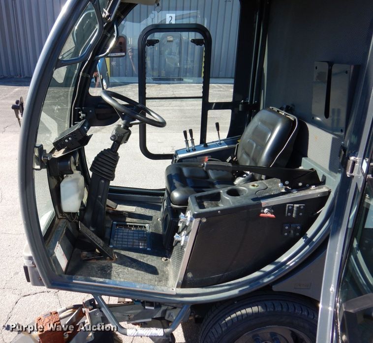 image for item JL9782 2010 Nilfisk Advance RS501  street sweeper