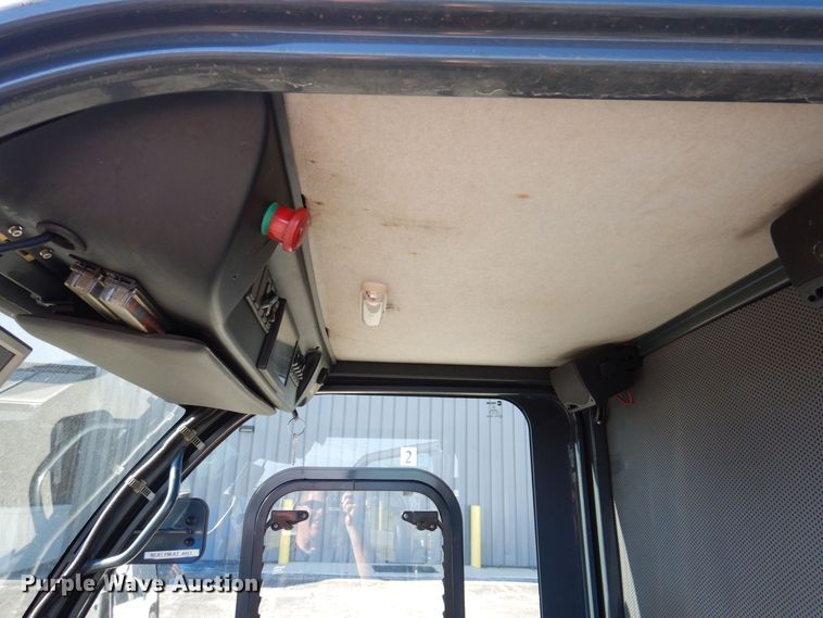 image for item JL9782 2010 Nilfisk Advance RS501  street sweeper