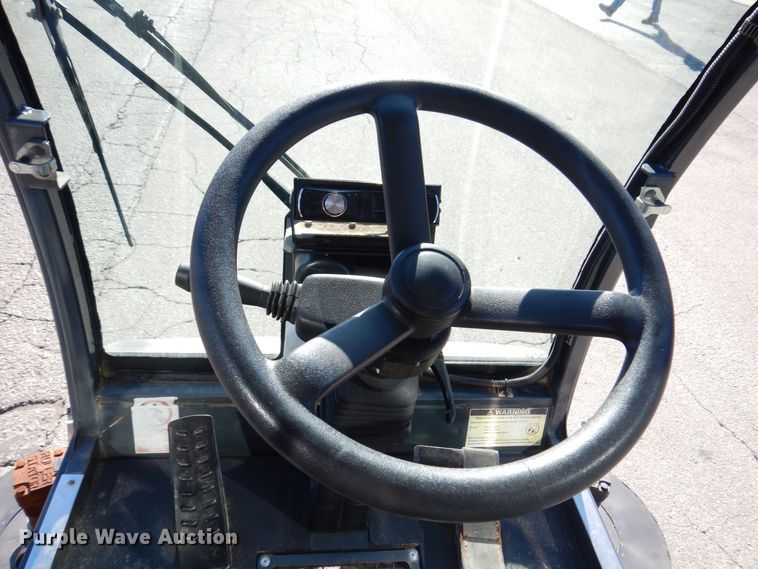 image for item JL9782 2010 Nilfisk Advance RS501  street sweeper