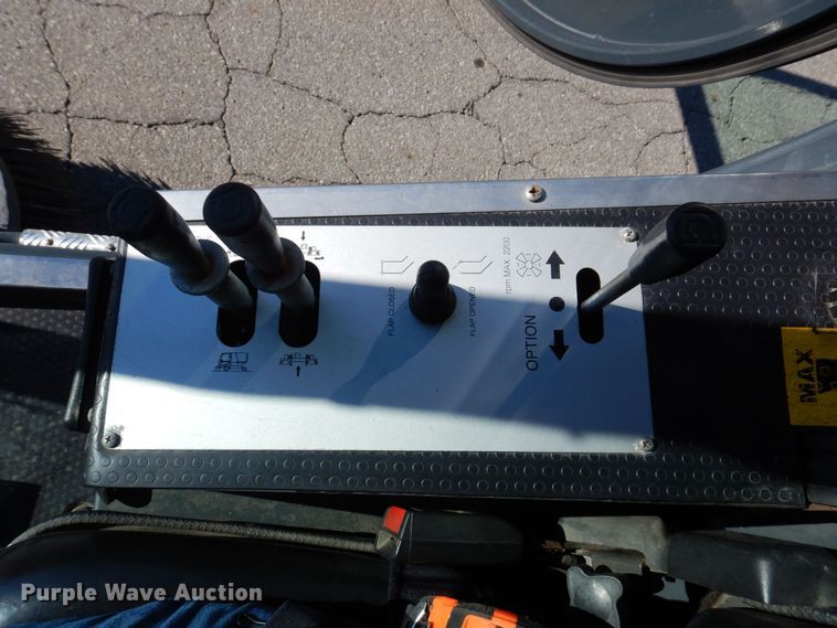 image for item JL9782 2010 Nilfisk Advance RS501  street sweeper