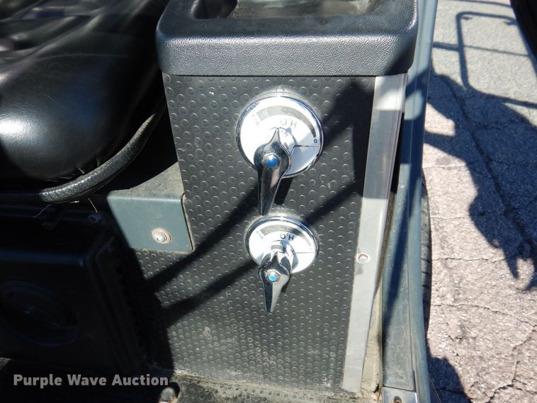 image for item JL9782 2010 Nilfisk Advance RS501  street sweeper