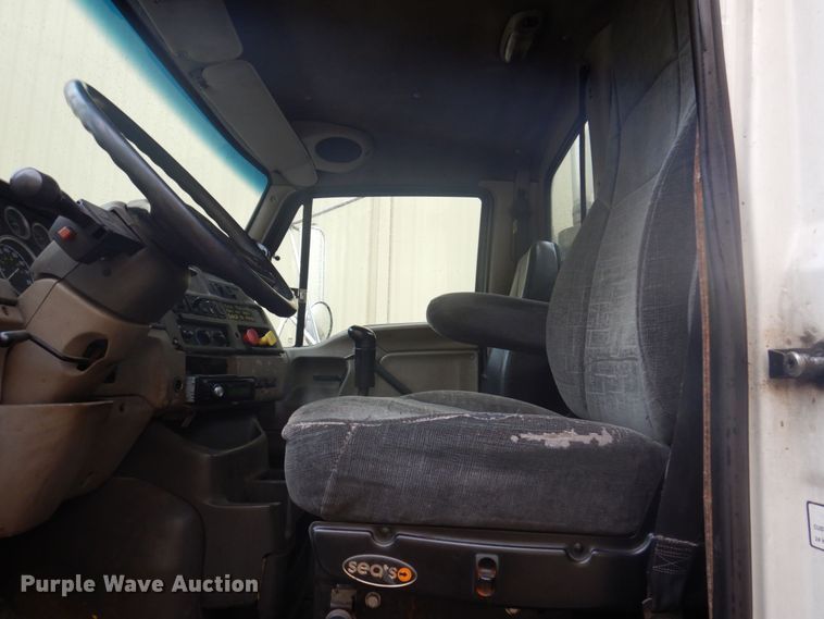 image for item JL9910 2006 Sterling A9500  semi truck