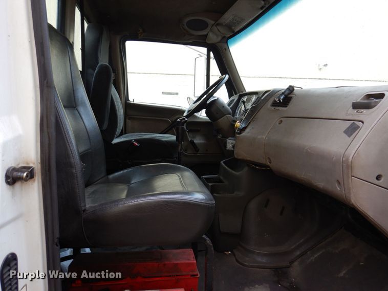 image for item JL9910 2006 Sterling A9500  semi truck