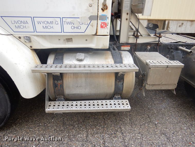 image for item JL9910 2006 Sterling A9500  semi truck