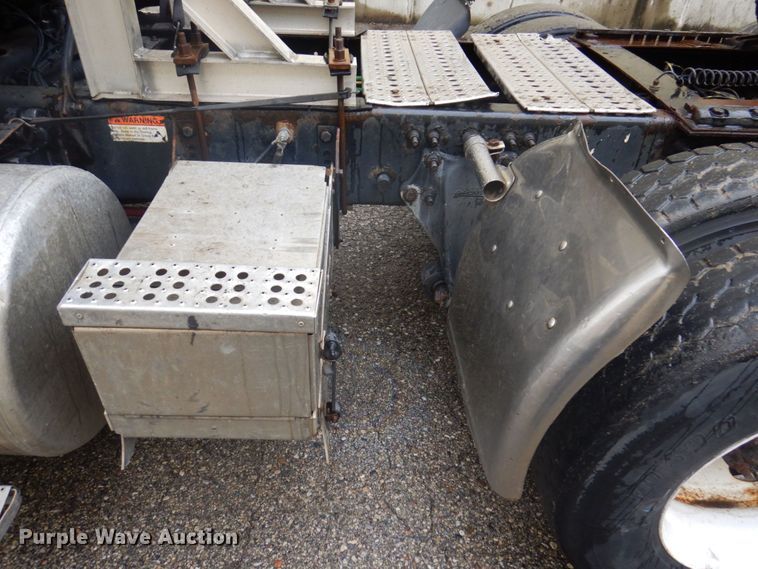 image for item JL9910 2006 Sterling A9500  semi truck