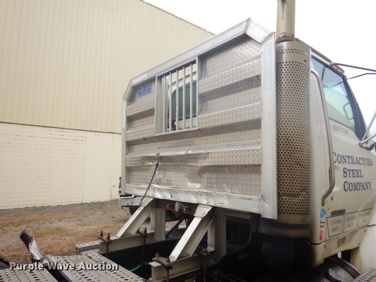 image for item JL9910 2006 Sterling A9500  semi truck