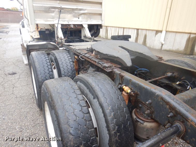 image for item JL9910 2006 Sterling A9500  semi truck