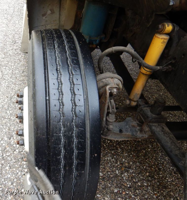 image for item JL9910 2006 Sterling A9500  semi truck