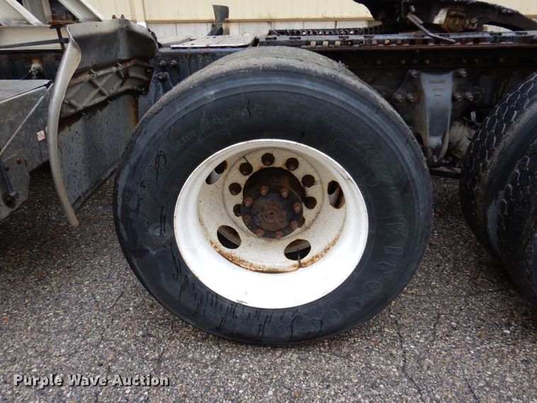 image for item JL9910 2006 Sterling A9500  semi truck