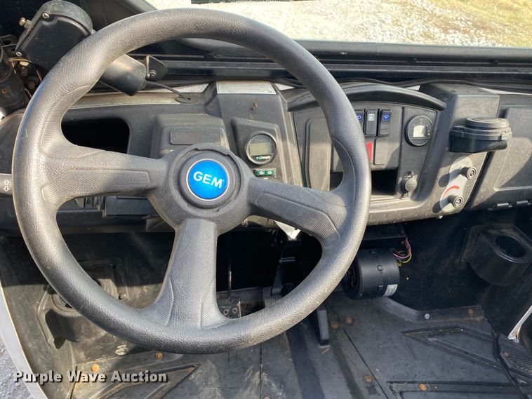 image for item JW9295 2015 Polaris Gem EM 1400 LSV  golf cart