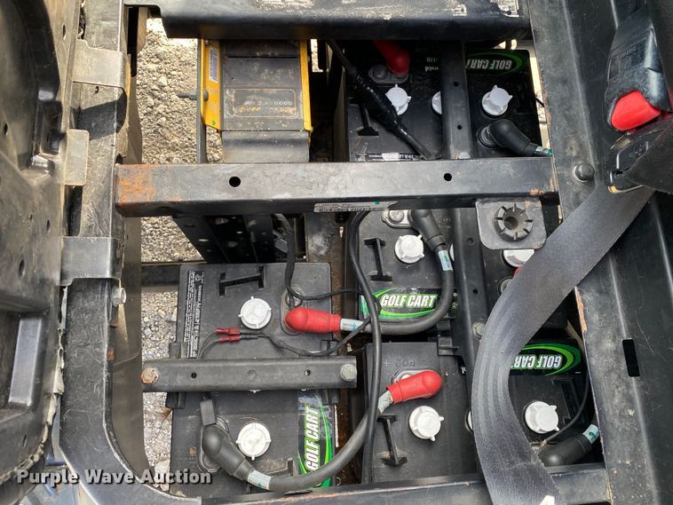 image for item JW9295 2015 Polaris Gem EM 1400 LSV  golf cart