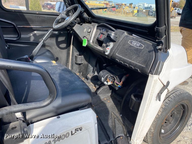 image for item JW9295 2015 Polaris Gem EM 1400 LSV  golf cart