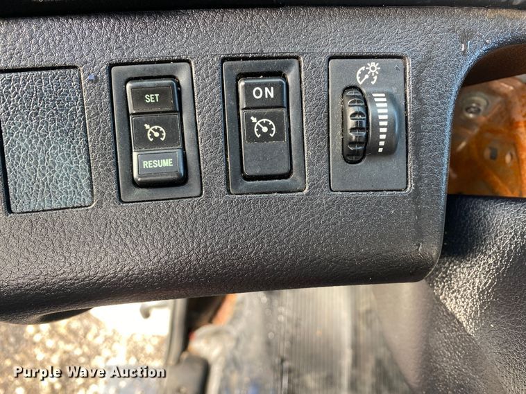 image for item JW9310 2011 Hino 268  box truck