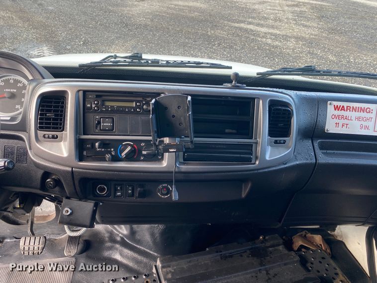 image for item JW9310 2011 Hino 268  box truck